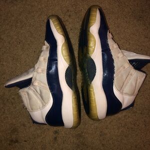Jordan 11 Win Like 82’ size 5.5Y. Could be cleaned up.